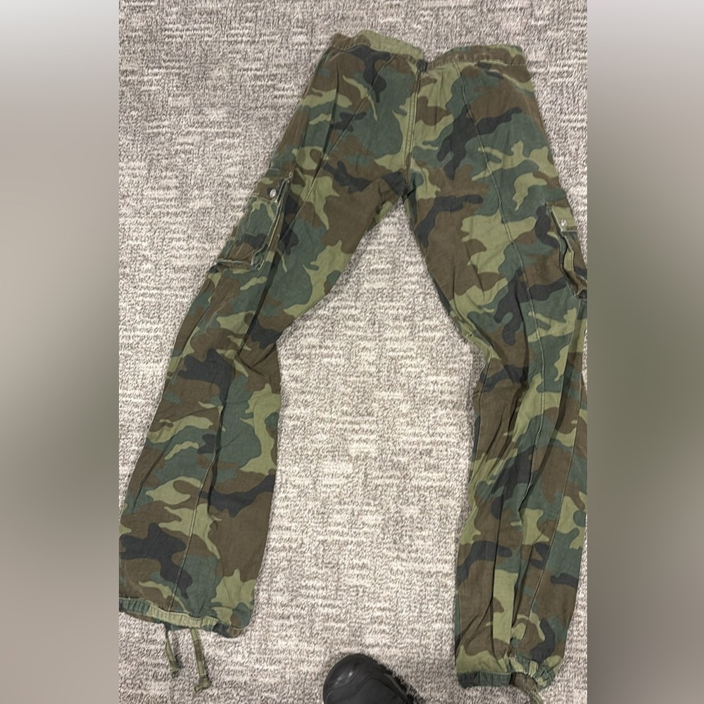 REVICE Camouflage Cargo Pants.